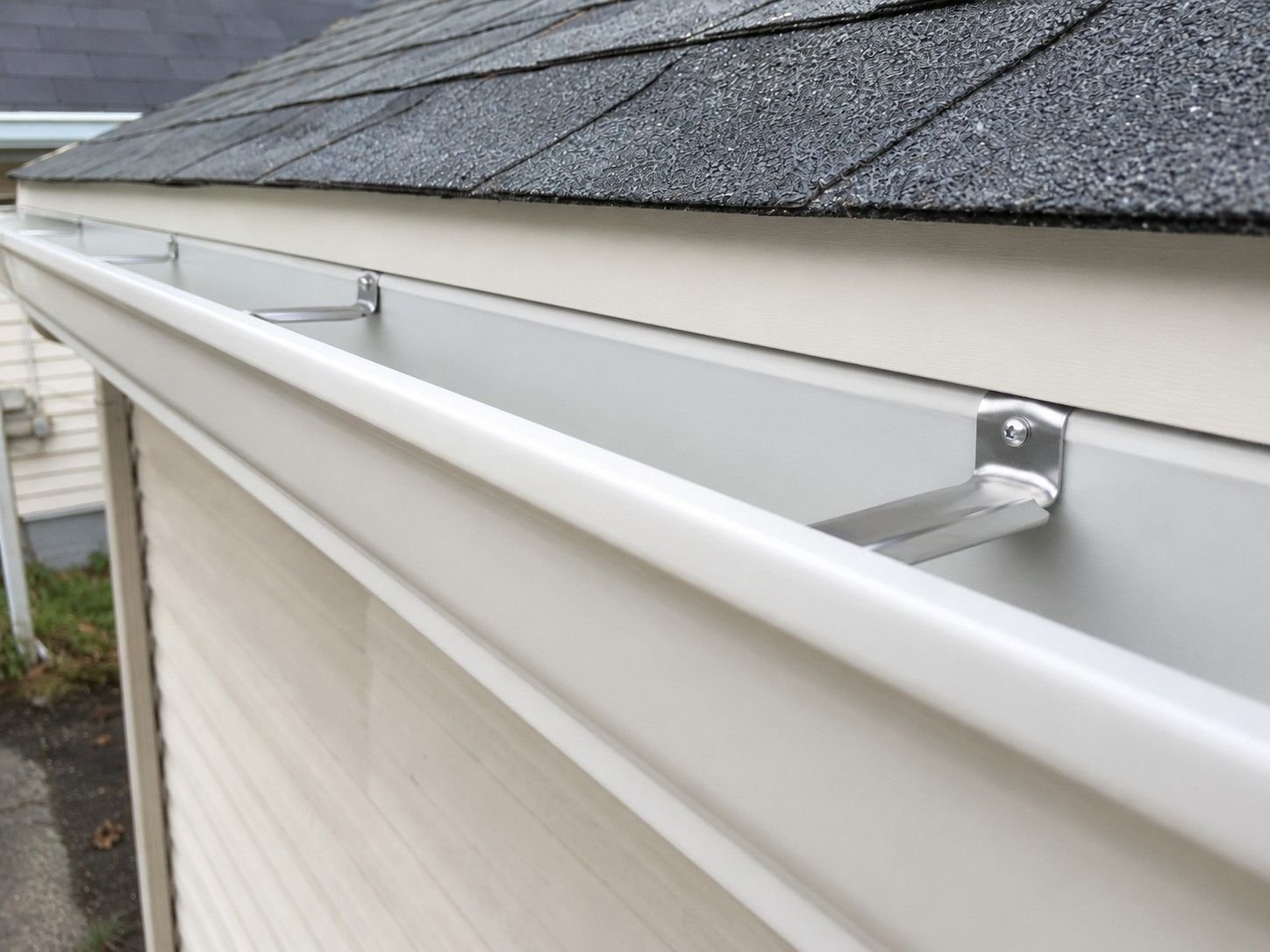 6-Inch-Heavy-Gauge-Gutter-after