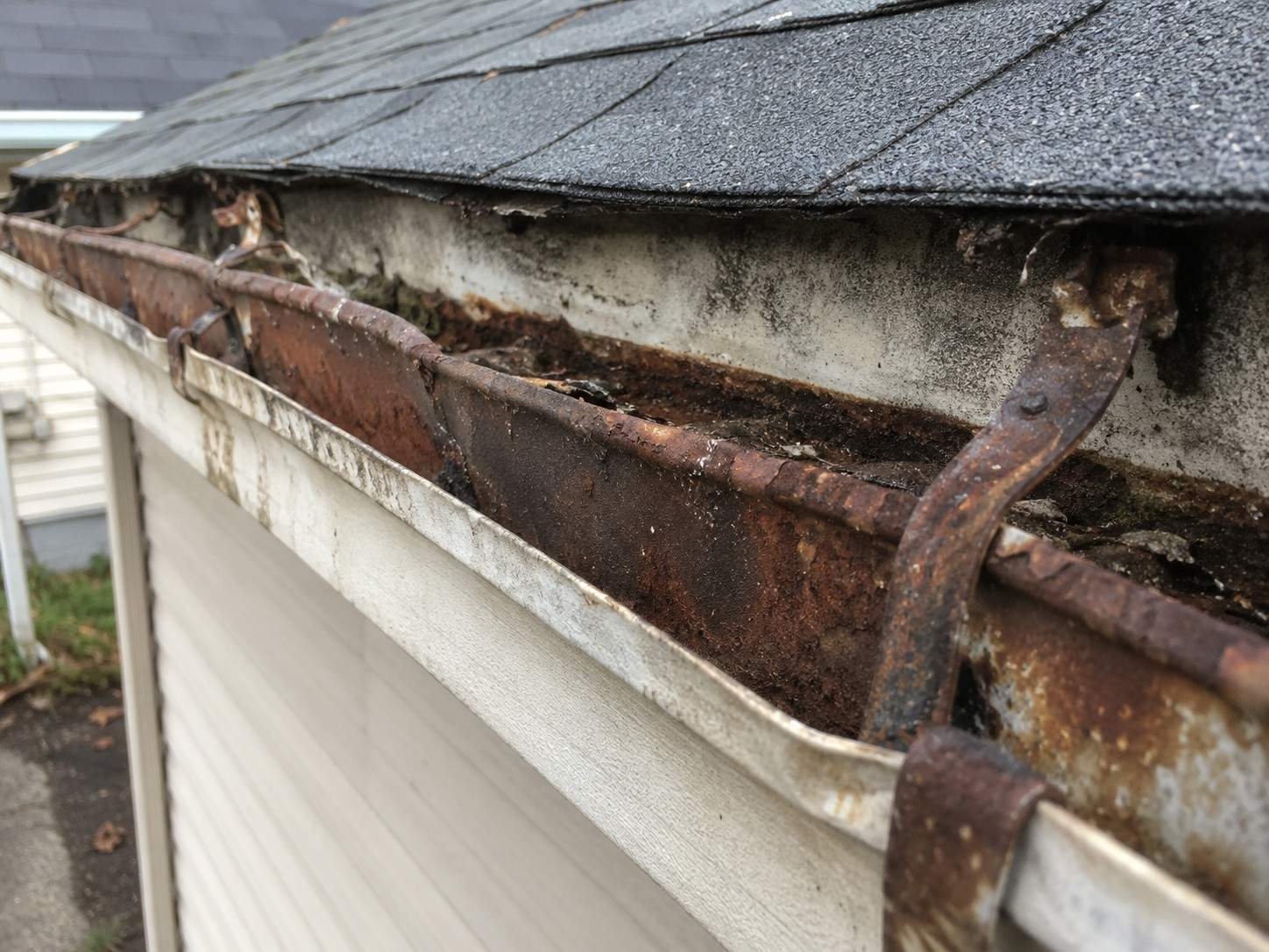 6-Inch-Heavy-Gauge-Gutter-before 6-Inch-Heavy-Gauge-Gutter-before