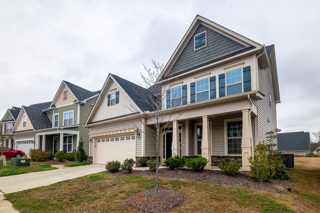 Snow and Ice Roof Damage: What to Watch For | EPHI